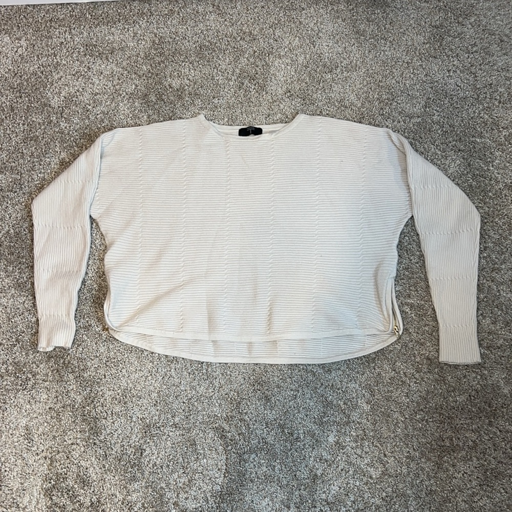 Tahair Cream Ribbed Sweater/Blouse With Gold Zipper Slits On Side Size Medium